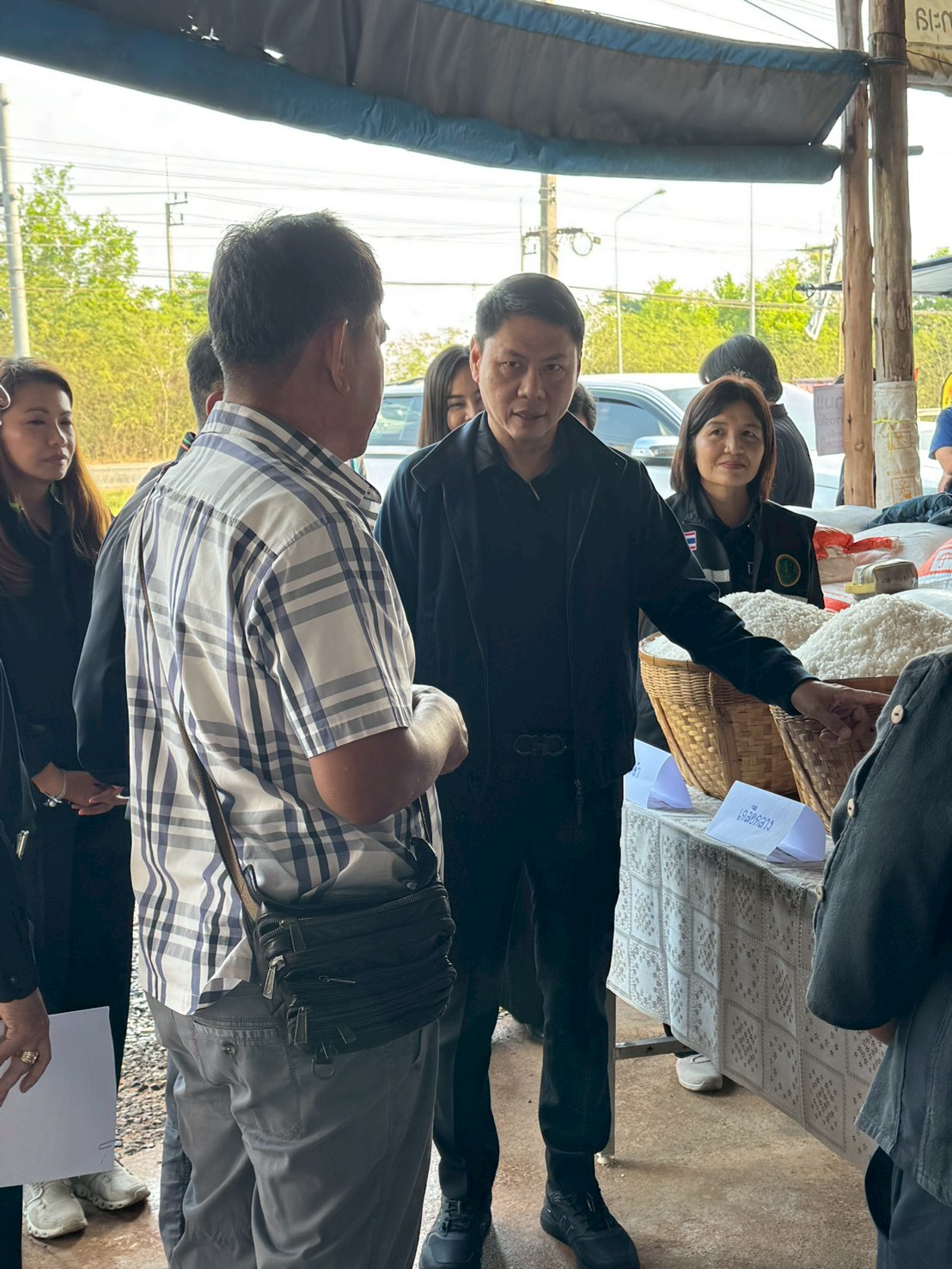 title - ส.ป.ก. จันทบุรี ร่วมลงพื้นที่ติดตาม นายกฤษ อุตตมะเวทิน รองปลัดกระทรวงเกษตรและสหกรณ์ และคณะ ในการติดตามคาดการณ์สถานการณ์เกลือทะเล และประชุมคณะกรรมการพัฒนาเกลือทะเลไทย และคณะทำงานภายใต้คณะกรรมการพัฒนาเกลือทะเลไทย 